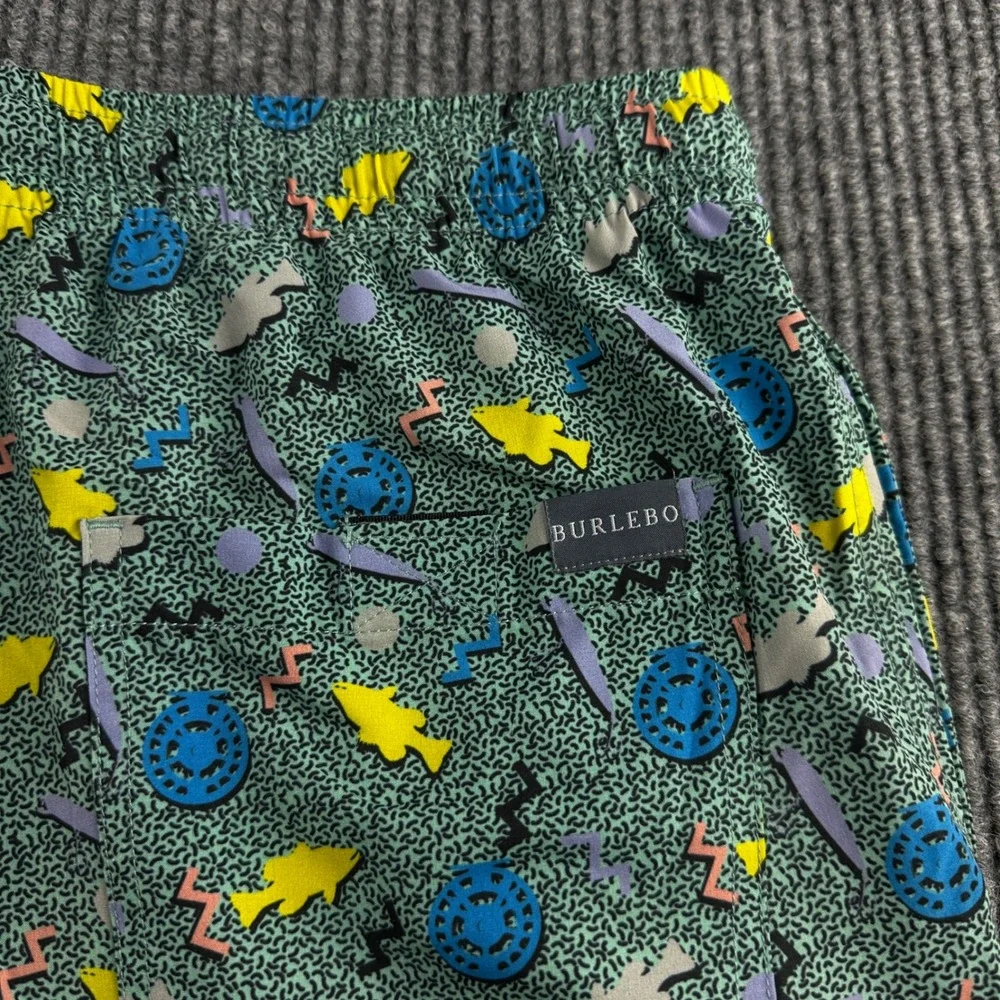Burlebo Mens Retro 90s Geometric Fish Print Performance Everyday Shorts Green M